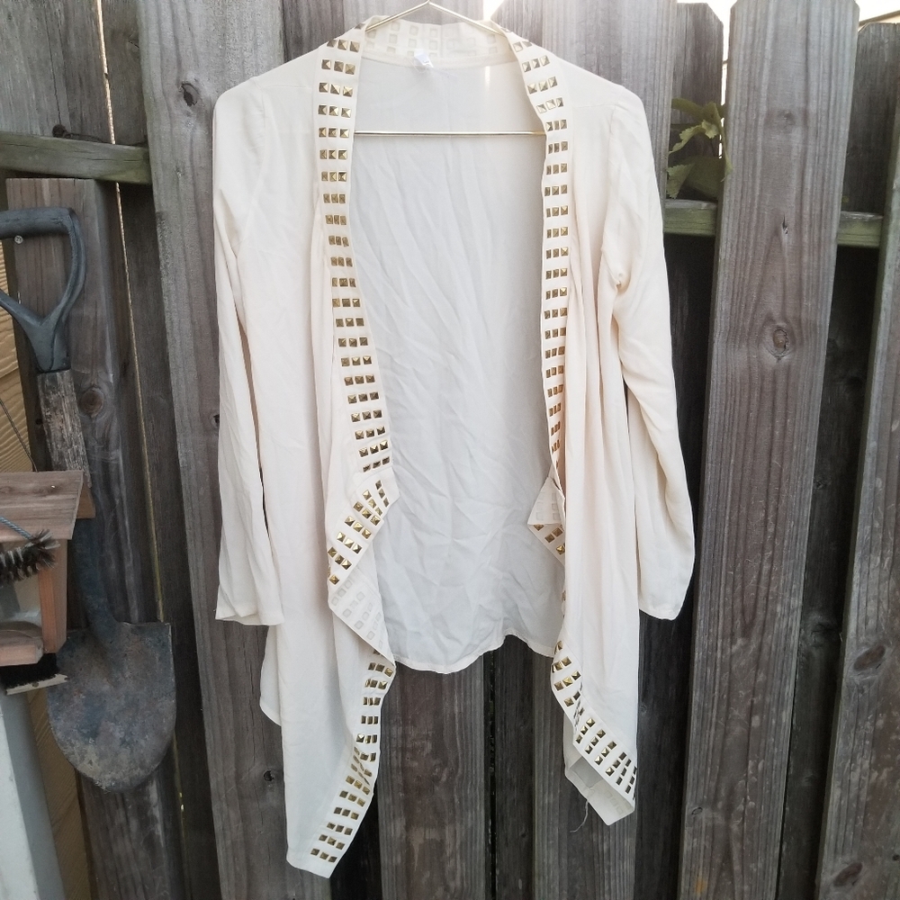 Boutique 36 Point 5 Shrug